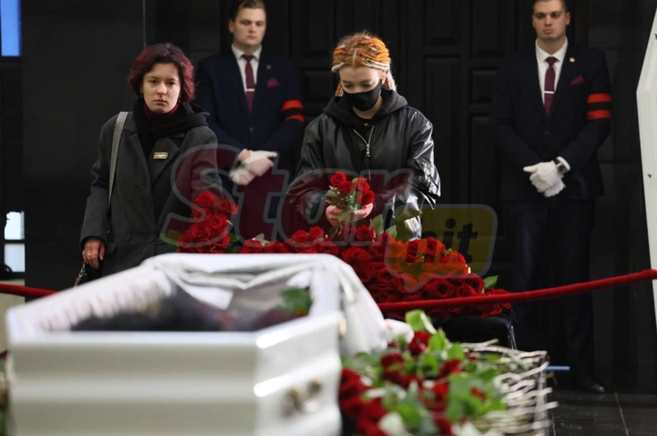 Близкие простились с Ириной Небогой | www.starhit.ru