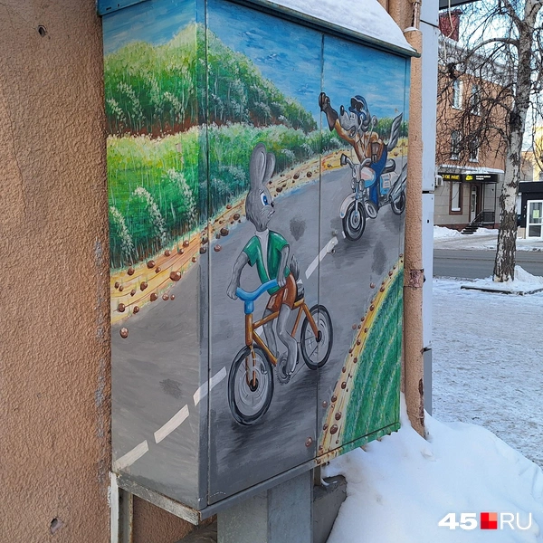 Триптих «Ну погоди» возле остановки Драмтеатр на Гоголя. Художник Анастасия Андреева | Источник: Александр Лисихин / 45.RU