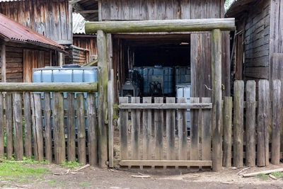 Дача-завод: в Красноярском крае изъяли тысячи литров алкоголя