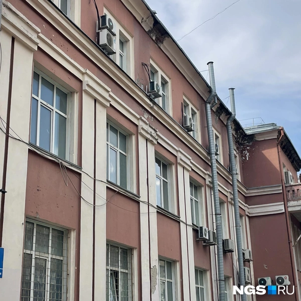 Яркое историческое пятно в самом начале улицы | Источник: Алёна Золотухина