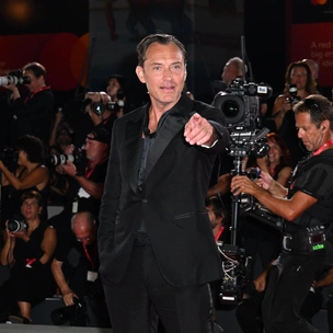 Джуд Лоу признался в сталкинге своего коллеги-актера Николаса Холта