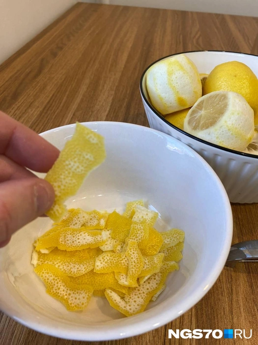 Снимать шкурку лучше небольшими частями  | Источник: Мария Лобанова / NGS70.RU 