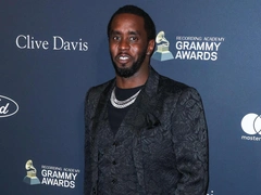 Семью P. Diddy затравили у здания суда: «Хищник заслуживает тюрьмы!»