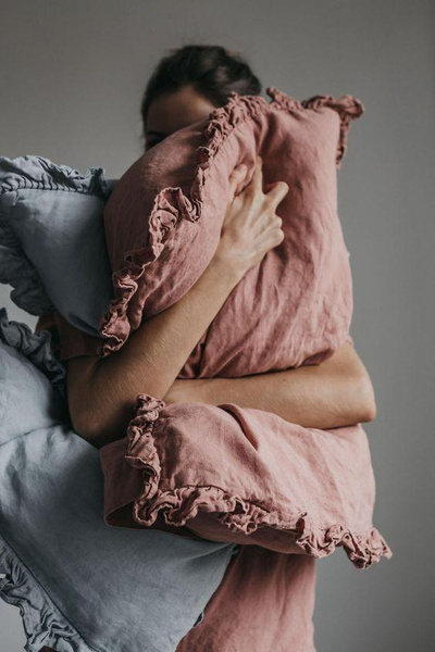 4 болезни, которые можно заработать, если не менять постельное белье вовремя