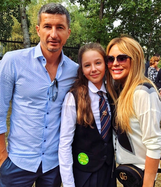 Евгений Алдонин с первой женой Юлией Началовой и дочерью Верой | Источник: Соцсети