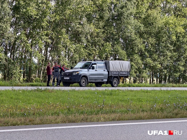 Водители фотографируют происходящее | Источник: Булат Салихов / UFA1.RU