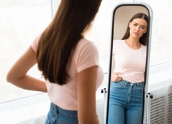 Не только еда и спорт: 6 неочевидных привычек, которые влияют на ваш вес