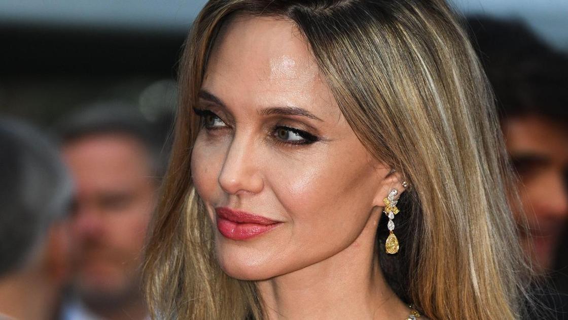 Любимый аромат Анджелины Джоли, который вдохновлен сексуальной революцией