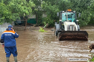 Власти Оренбуржья разрешили демонтировать дороги для пропуска воды