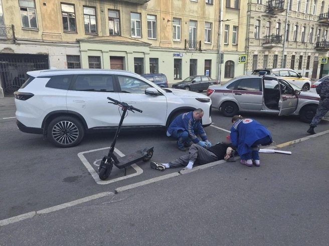 Мужчина пострадал при столкновении с автомобилем на Мытнинской улице | Источник: «Фонтанка.ру»
