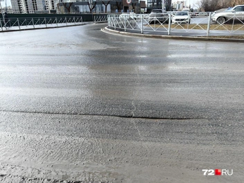 Асфальт на Советской продавлен  | Источник: Павел Красоткин / 72.RU