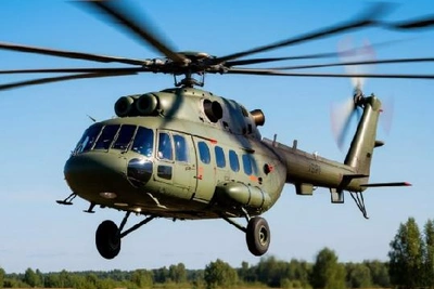 На Сахалине вертолет с членами избиркома сел на трассу