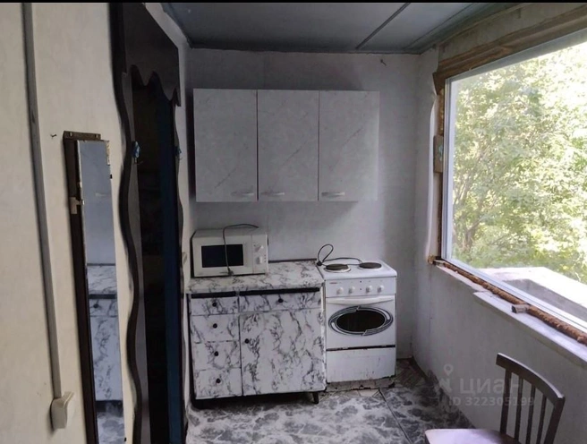 Кухня в домике хоть и маленькая, но довольно стильная | Источник: novosibirsk.cian.ru