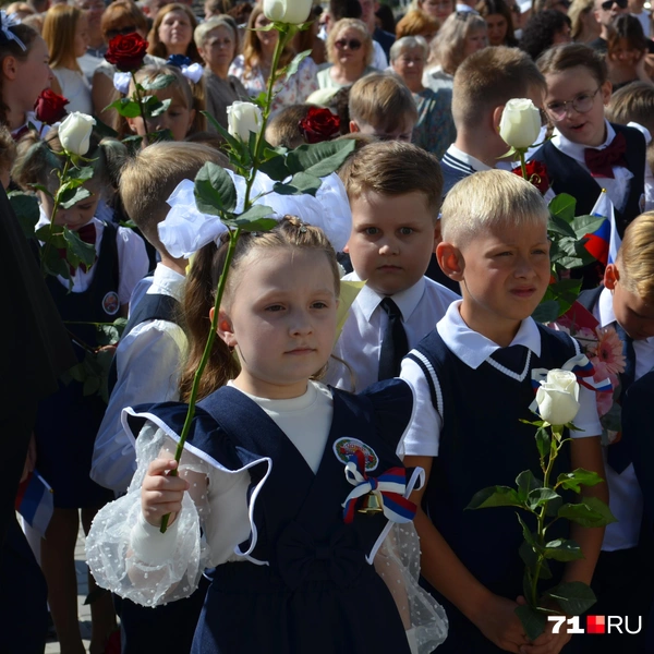 Линейка проходила под палящим солнцем | Источник: Максим Улитов / 71.RU