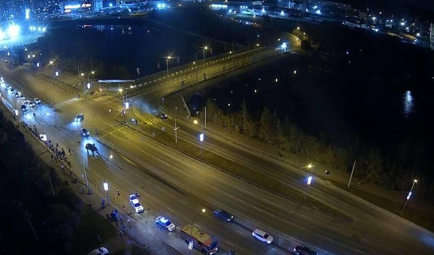 В Челябинске в жестком ДТП погиб мотоциклист (видео)