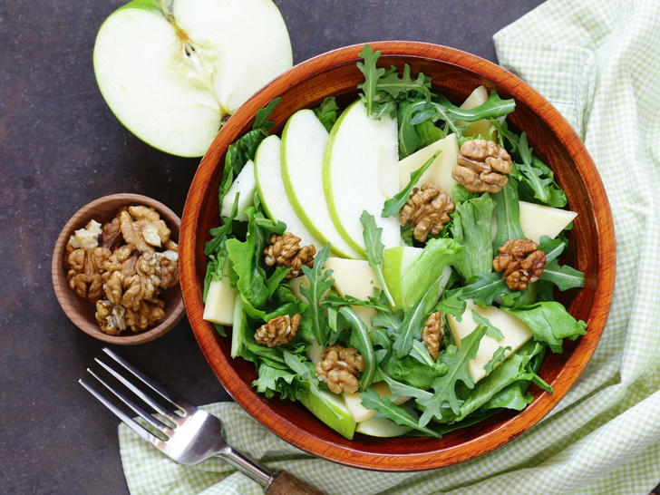 Лосось и карри, яблоко и шпинат: самые полезные и вкусные сочетания продуктов — отвечают врачи