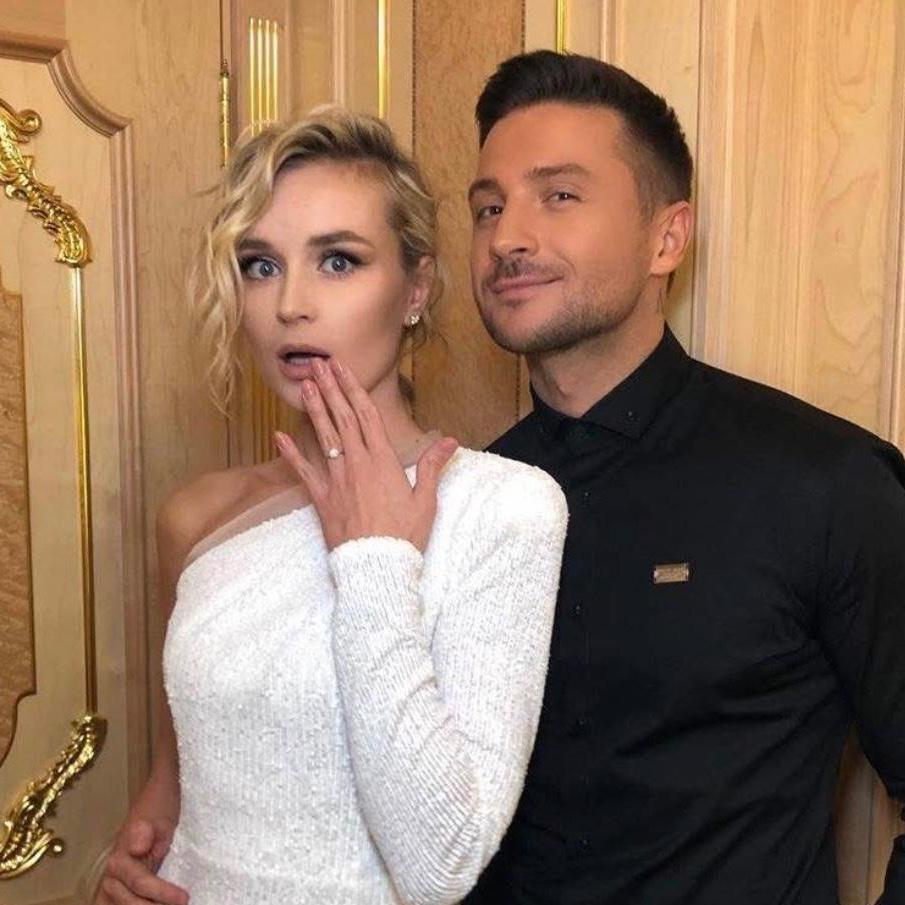 Лазарев и Гагарина дурачатся на свадебных фото, жена Аршавина поздравляет его в постели: соцсети звезд