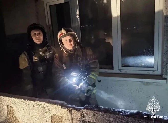 В Ангарске из-за салюта разгорелся пожар | Источник: ГУ МЧС по Иркутской области / MAX