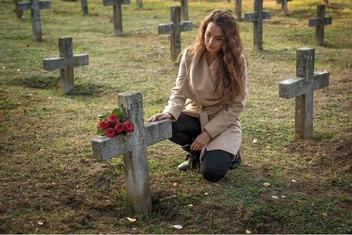«Уже 6 лет не могу отпустить мужчину с сайта знакомств, даже хожу на могилу его матери»