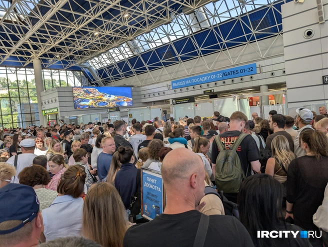 Очередь на досмотр перед нами | Источник: Алина Ринчино / IRCITY.RU
