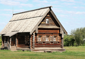 На курьих ножках и у чёрта в решете: как строили деревянные дома на Руси