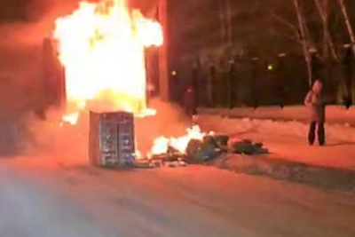 Кузов «Газели» охвачен огнем на левом берегу Новосибирска