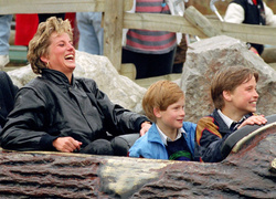 Только мама и сыновья: история самых веселых каникул Уильяма и Гарри, которые они провели в особенном месте