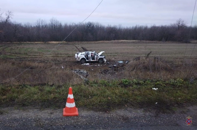 Машина врезалась в столб и перевернулась | Источник: ГУ МВД России по Волгоградской области
