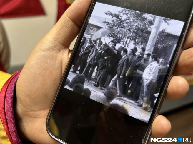 Фото с приезда Далай-ламы в 1992 году | Источник: Алексей Тайганавт / NGS24.RU