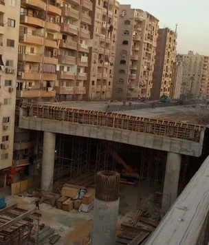 В Каире строят эстакаду впритык к жилым домам