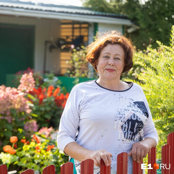 Людмила Ивановна превратила свой участок в райский уголок | Источник: Владислав Лоншаков / E1.RU