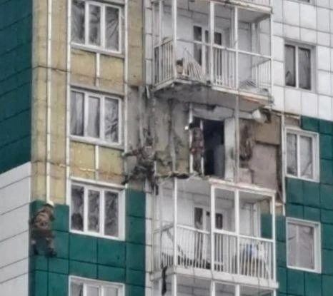 Фото одного из домов, повреждённых при атаке на Воронеж, опубликовал мэр Сергей Петрин | Источник: Сергей Петрин / t.me/petrin_vrn