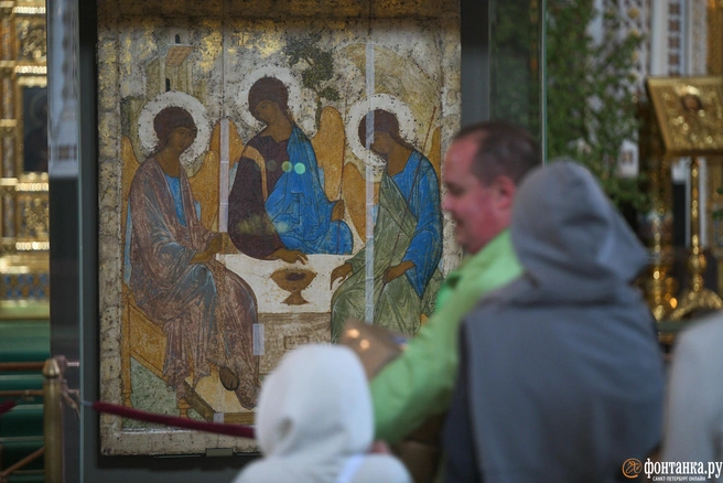 Третьяковская галерея прокомментировала изъятие «Троицы» Рублева из храма в мастерские | Источник: Артем Устюжанин / MSK1.RU