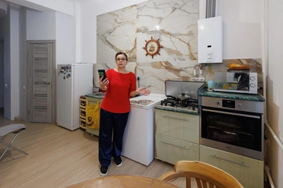 Mother faces enforcement of overturned court ruling