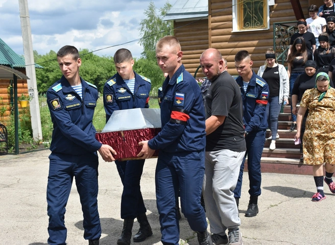 В Александро-Невском районе похоронили рядового Алексея Самохвалова | ya62.ru