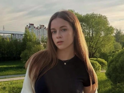 Выпускница, чье откровенное платье обсуждал весь Интернет, рассказала о травле: «В 11 классе меня стали ненавидеть»