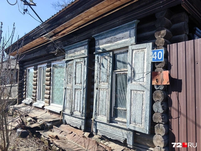 Они в разном состоянии. Наличники давно не подкрашивали | Источник: Павел Красоткин / 72.RU