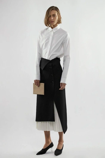 Примерьте юбку карандаш как вернхни слой: на платье или кружевную юбку  | Источник: ru.pinterest.com