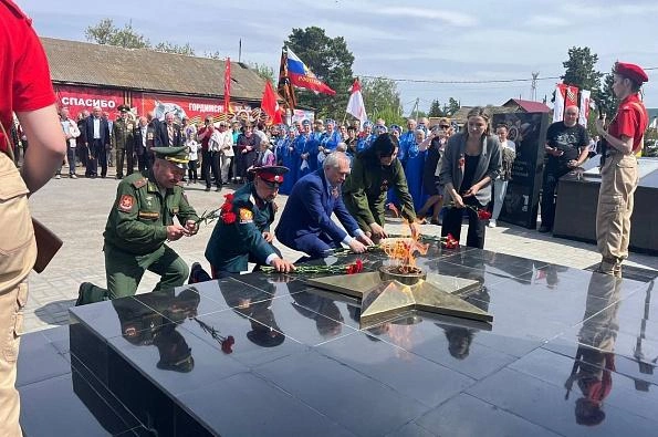На церемонии присутствовали первые лица района, представители различных организаций и участники СВО с семьями | Источник: администрация Омского муниципального района