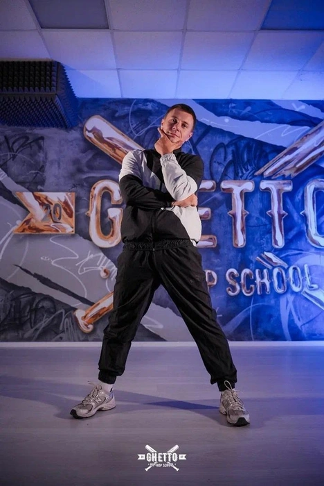 Саныч преподает ученикам направления Dancehall, Breaking и Krump | Источник: Школа танцев GHETTO HIP-HOP SCHOOL (студия) / Вконтакте