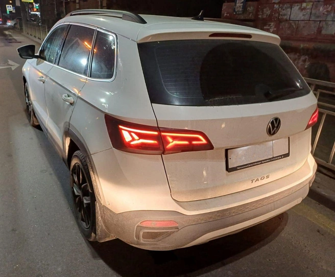 Машина новая&nbsp;— всего три года. Пока она под арестом. | Источник: t.me/fssp36