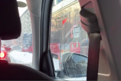Three trams paralyze traffic on Ordzhonikidze — video