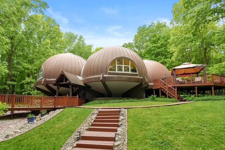 «Луковый дом» в США выставлен на продажу за $1,9 млн «Луковый дом» в США выставлен на продажу за $1,9 млн