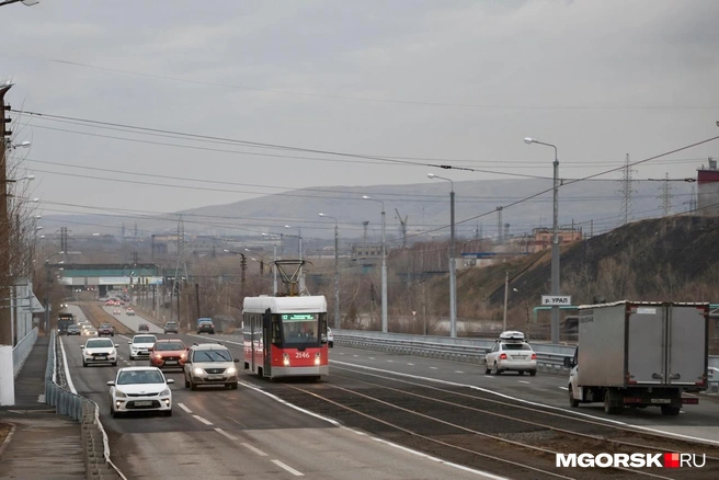Поблизости кипит заводская жизнь | Источник: Наталья Зайцева / MGORSK.RU