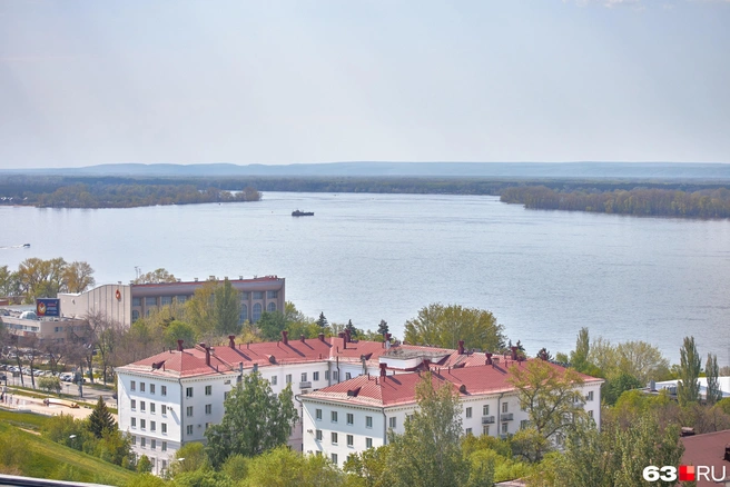 Посередине&nbsp;— Рождественский проран. Слева&nbsp;— поселок Проран, справа&nbsp;— остров Рождественский | Источник: Роман Данилкин / 63.RU
