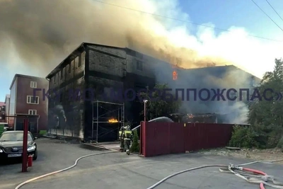 Пожар на фабрике одежды в Подмосковье