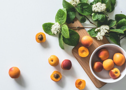 Чем полезны абрикосы для женского здоровья?
