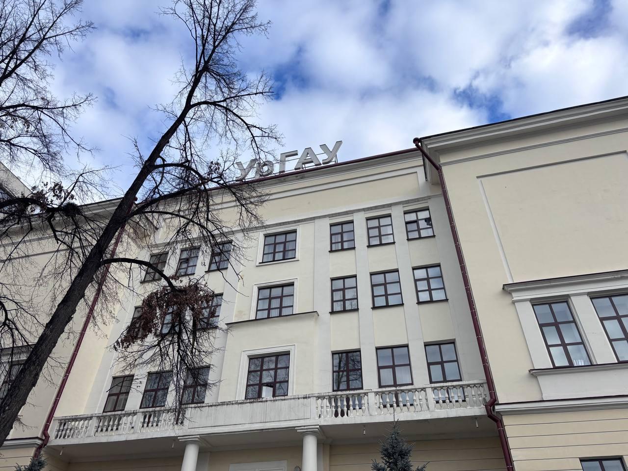 «Москвичи будут разбираться». Появились подробности скандала с влиятельным проректором крупного вуз…