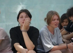 Полиция, слезы, обморок у девочки: воспитанников детдома в Алматы насильно увезли в Конаев