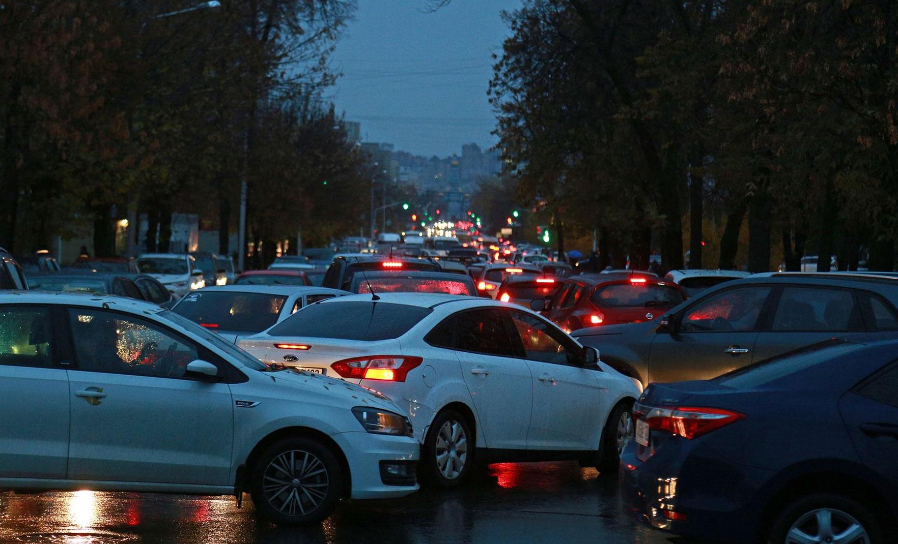 В Кузнецовском Затоне Уфы пробка. Показываем, где и как объехать 